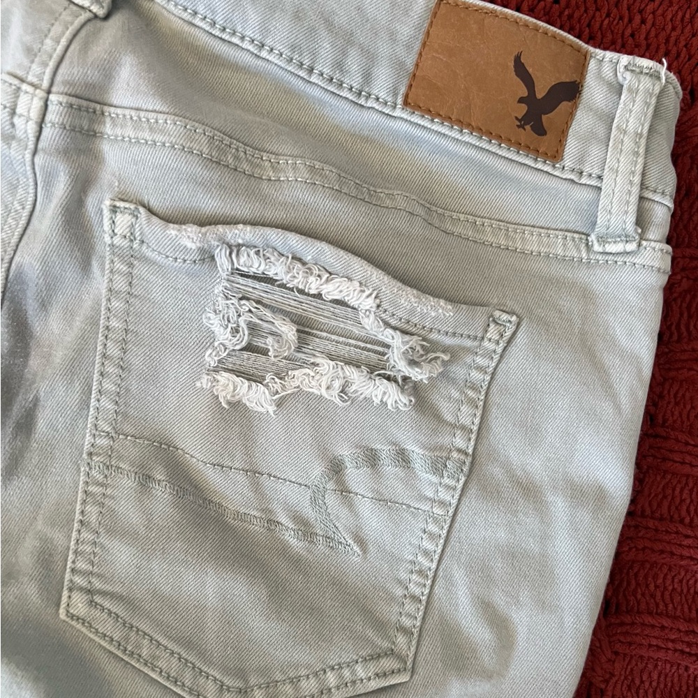 🔥American Eagle Outfitters Light Gray Distressed jeggings